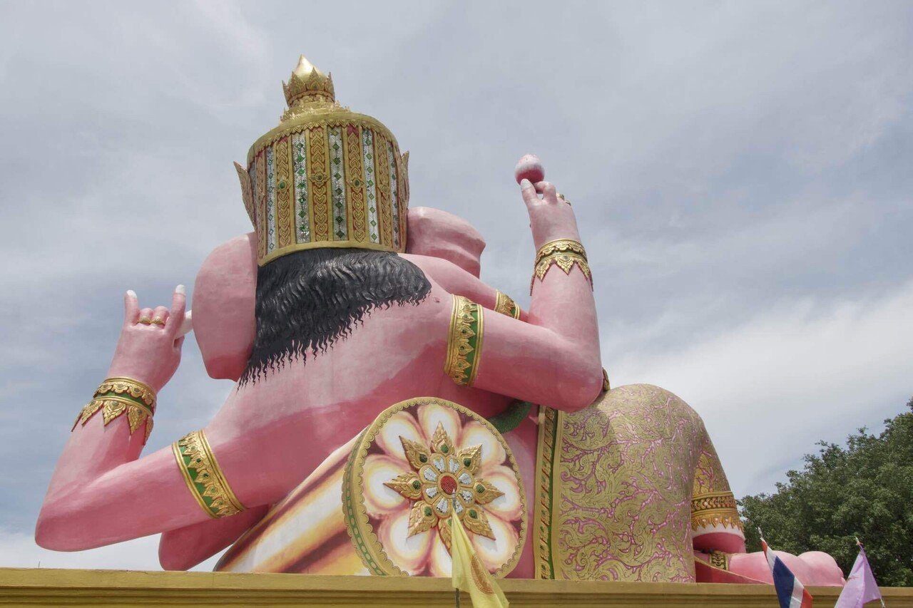 タイ旅2023 #21】ピンクガネーシャの寺はカオスだ！｜さざなみあやめ