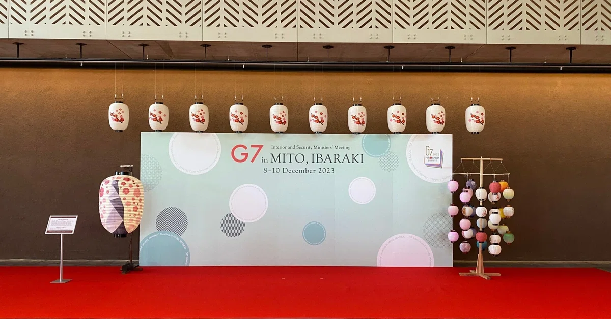 導入事例】G7茨城水戸内務・安全担当大臣会合 記念品/装飾｜鈴木茂兵衛 