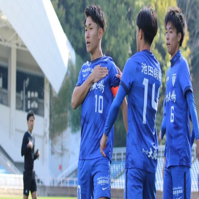 鹿屋体育大学サッカー部ウォーマー・ウィンドブレーカー 鹿屋に関わる全ての人に幸あれ (4年 吉田真那斗)｜鹿屋体育大学サッカー部