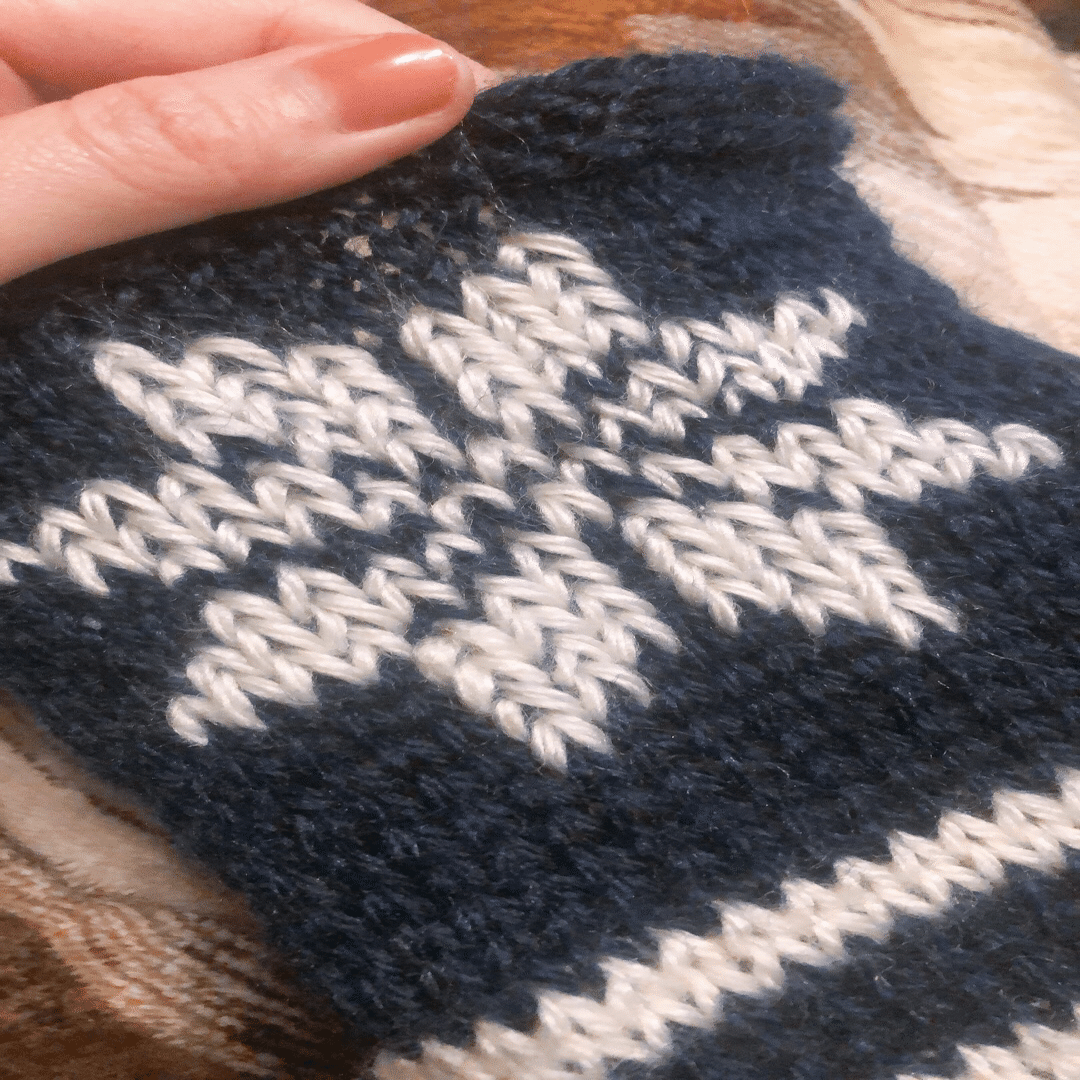 雪模様のマフラーを編むよ｜いけだ