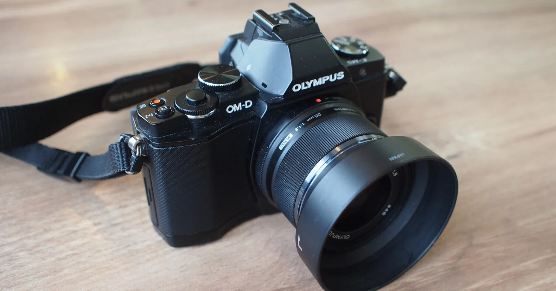 OLYMPUS OM-D E-M5 ミラーレスカメラ パンケーキレンズ パンケーキレンズについて』 オリンパス OLYMPUS OM-D E-M5 レンズ