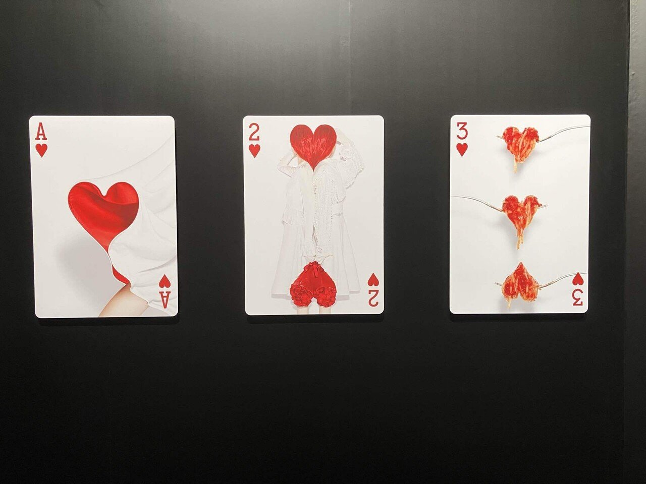 アートディレクターが仕掛けるトランプの展覧会〜吉田ユニ展「PLAYING