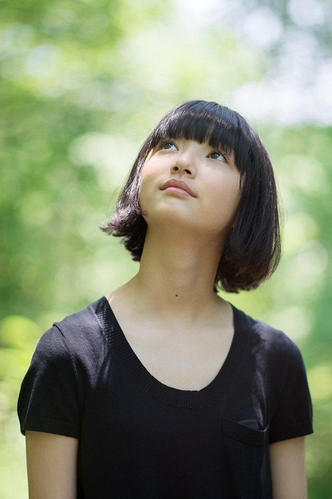 空を見上げる美少女 小宮山莉渚 少女記録 編集長 運営人 Note 空を見上げる美少女 小宮山莉渚 少女記録 編集長 運営人 Note