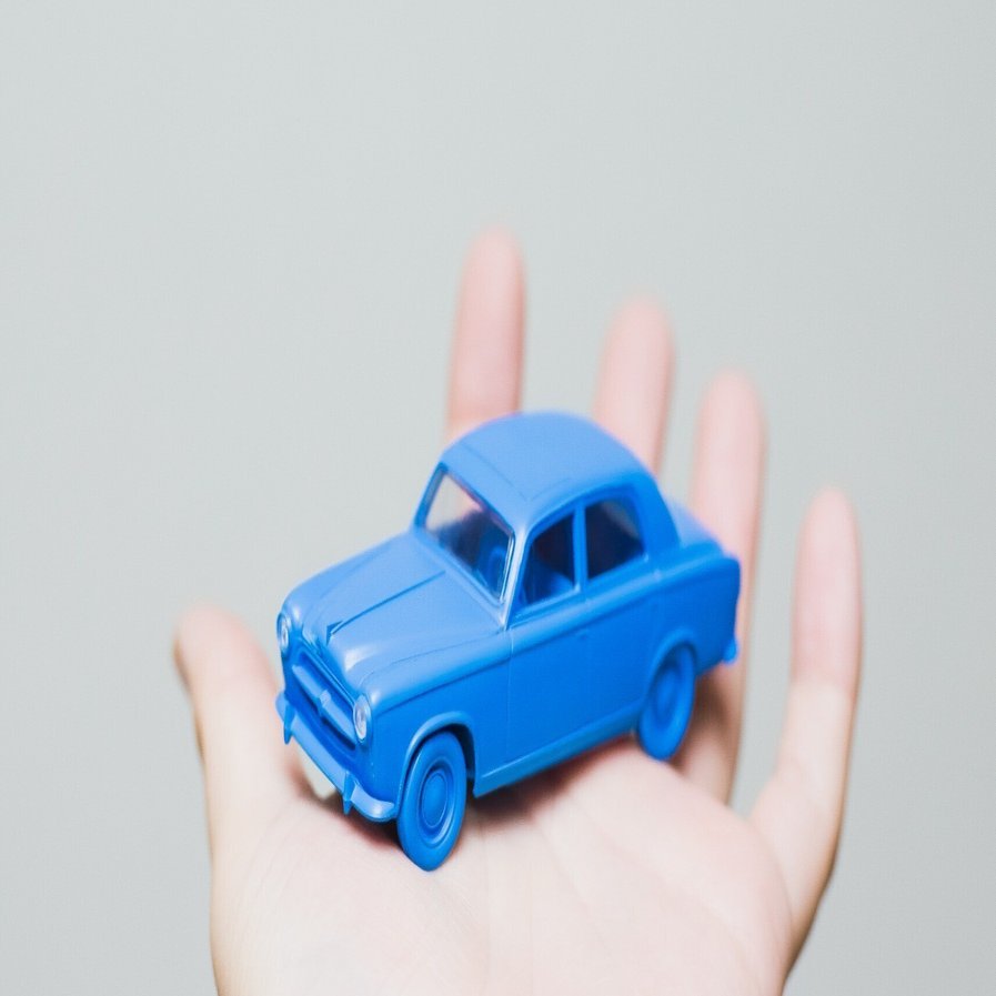 久々にプラモ】エレール 1/43 プジョー403を素組み｜もんぶらん