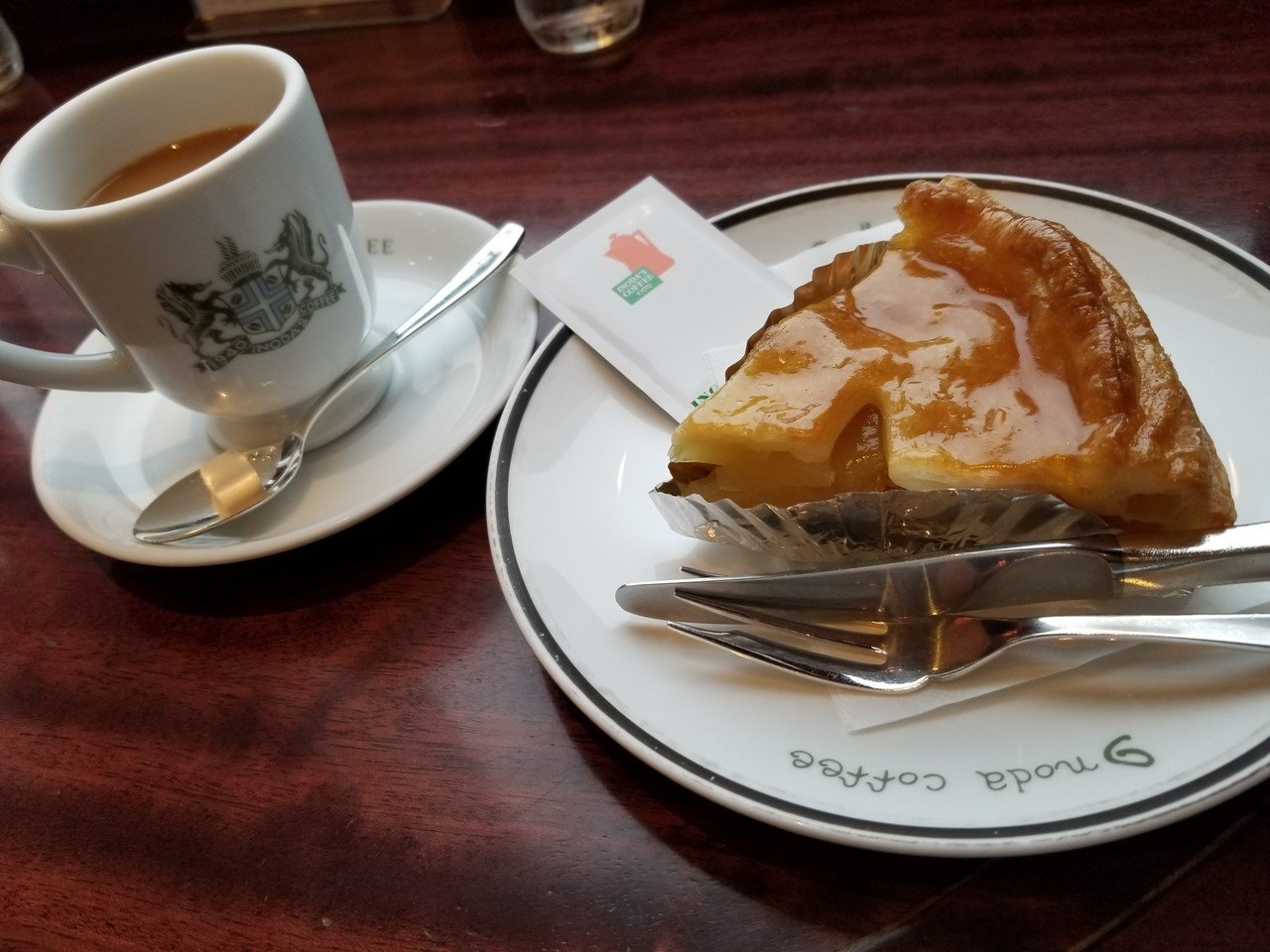 日本カフェ 4 東京 大丸に入ってるイノダコーヒ アップルパイが人気ですぐに売り切れだが この日は食べられました Sora 美脚とハングル Note