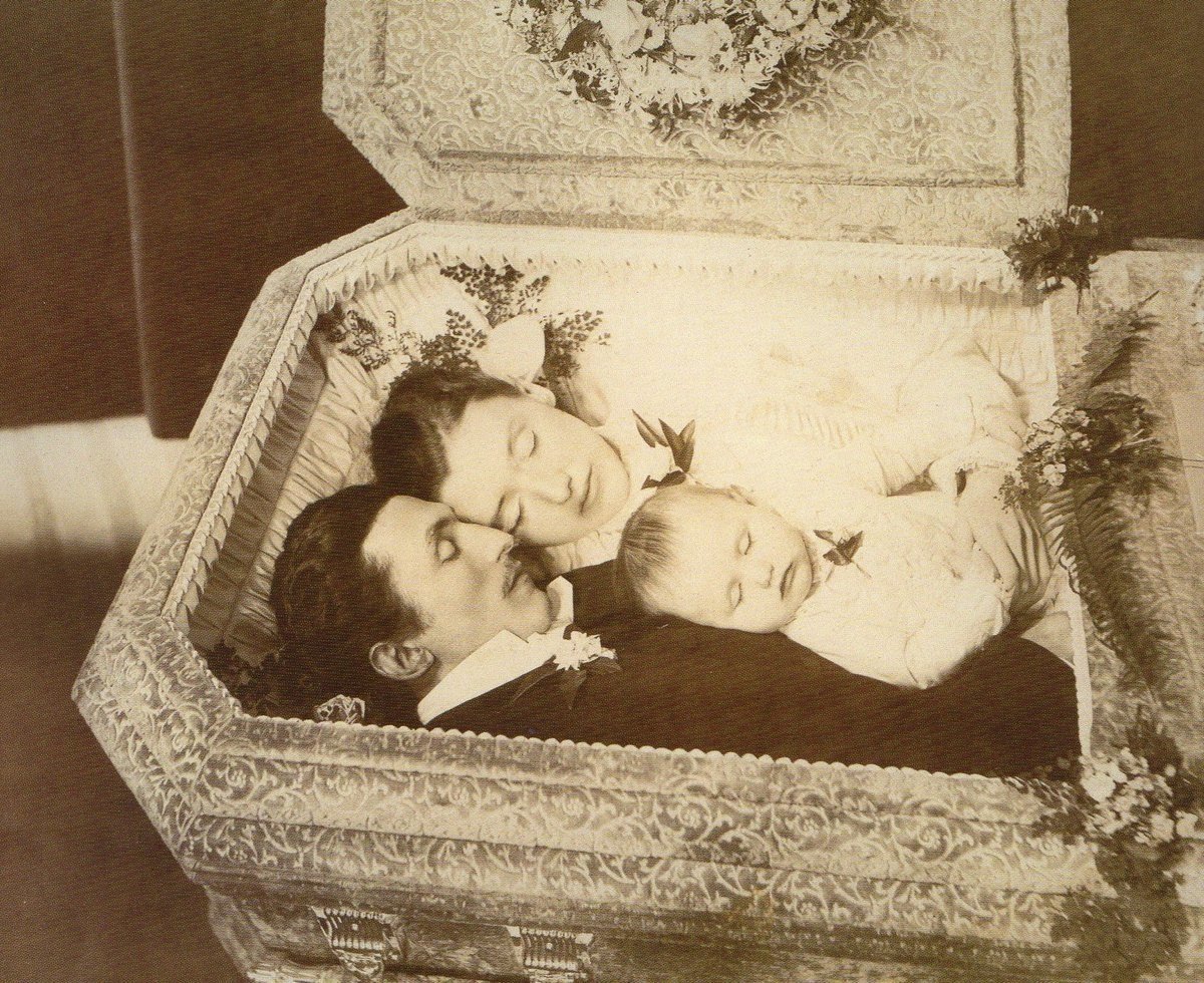 死後写真の展覧会 永遠の命 展 開催 書肆ゲンシシャ 幻視者の集い Note 死後写真の展覧会 永遠の命 展 開催 書肆ゲンシシャ 幻視者の集い Note