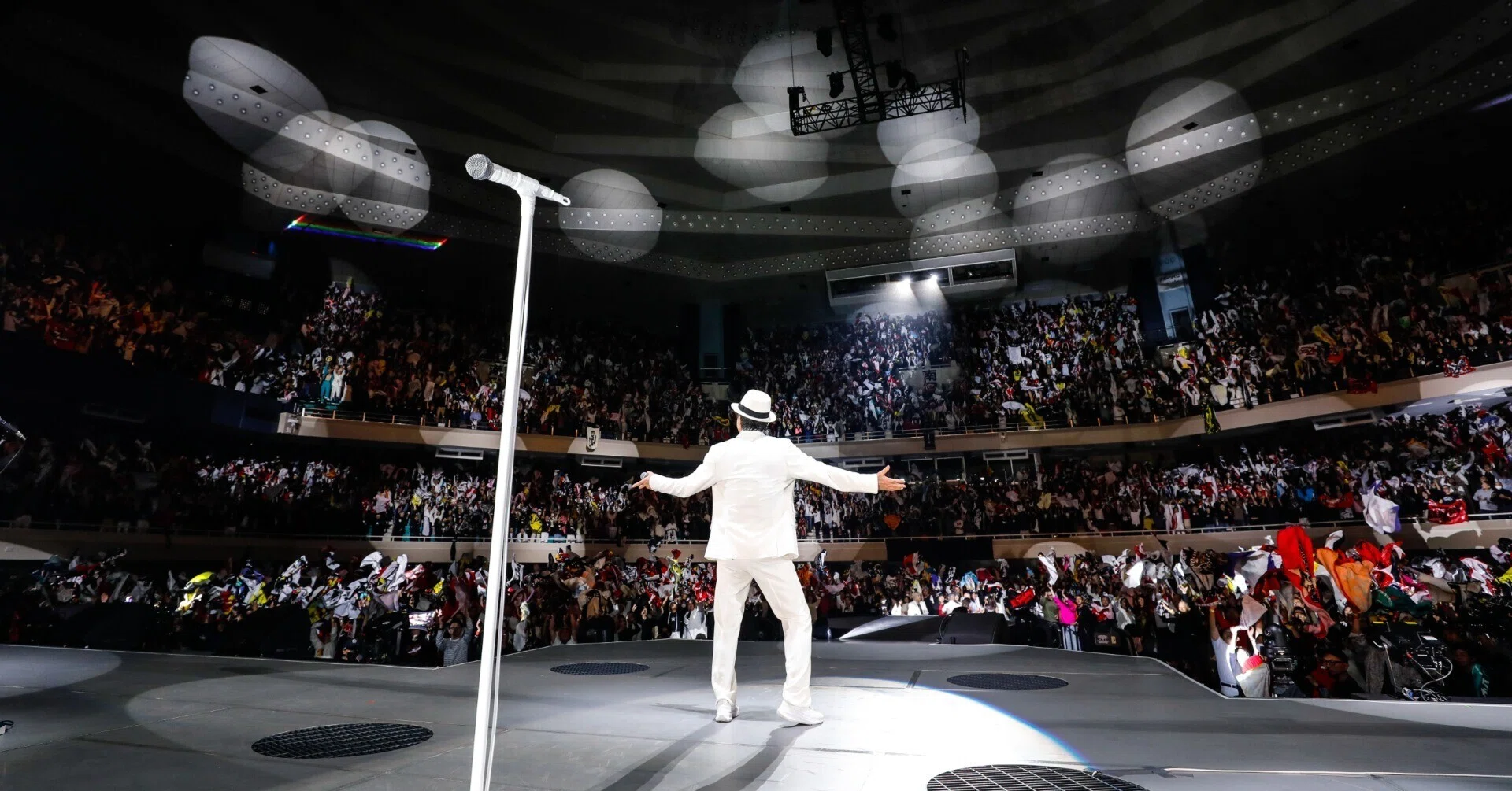 日本人ソロ・ロックアーティストとして初めて“BUDOKAN”のステージに