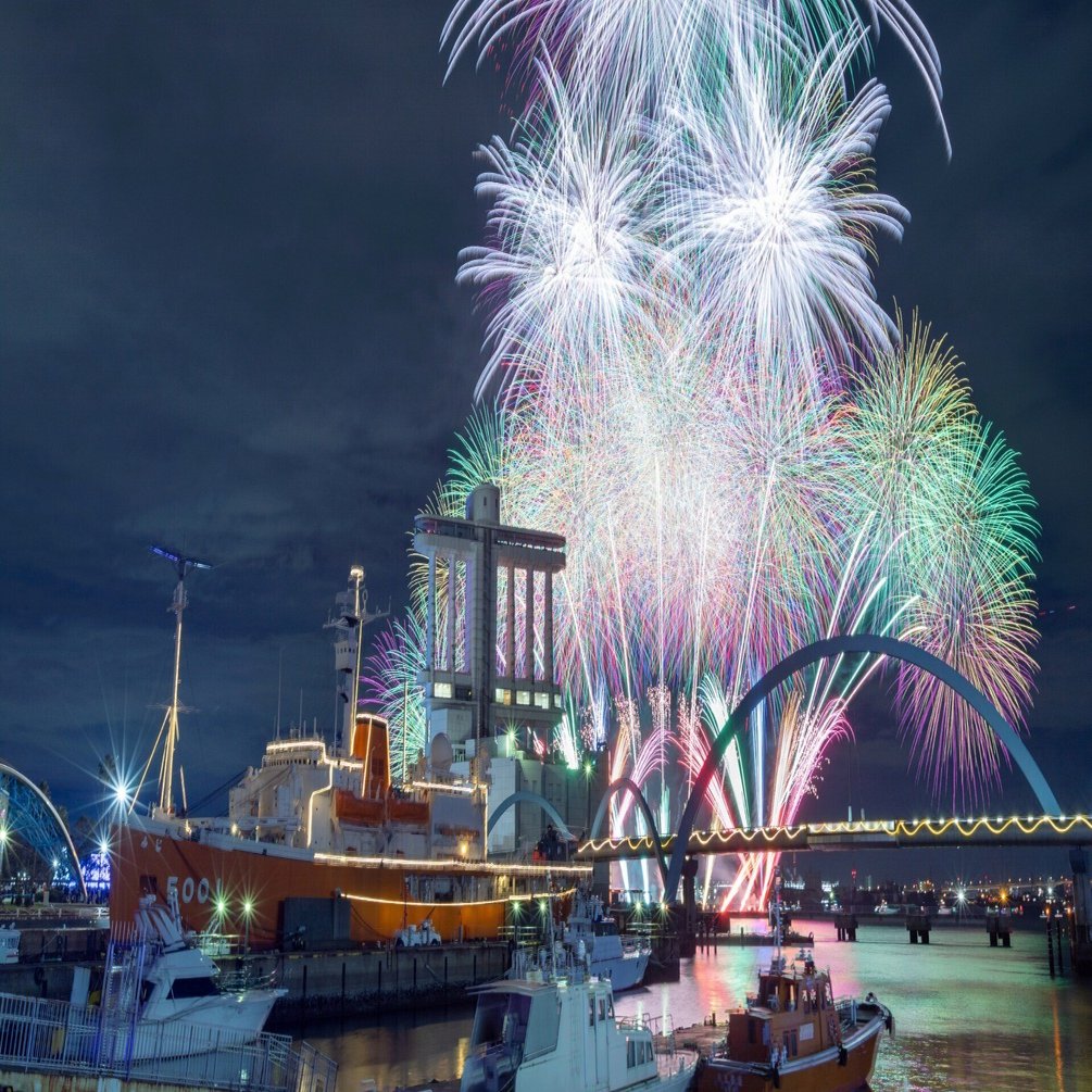 クリスマス花火、前から見るか横から見るか。｜みく