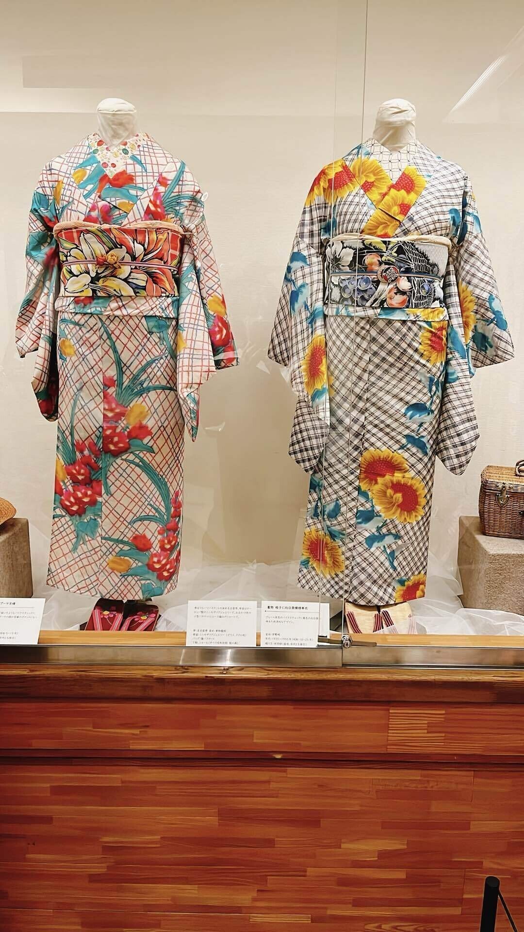 ☆大正ロマン銘仙☆大変艶のある五角形椿模様のしつけ糸付き高級銘仙