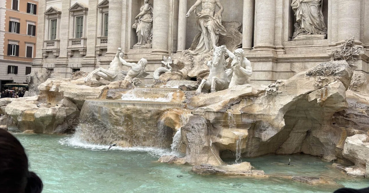 イタリア🇮🇹旅行】3日目④トレビの泉、コインを後ろ向きで投げますか