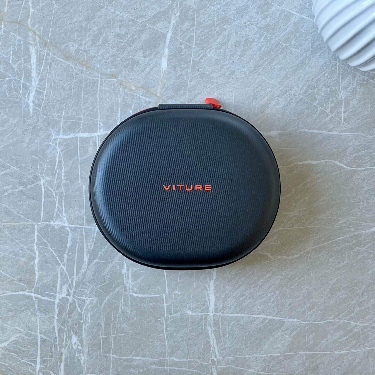 VITURE One と ネックバンドの組み合わせで家事をしながら動画を VITURE One と ネックバンドの組み合わせで家事をしながら動画を