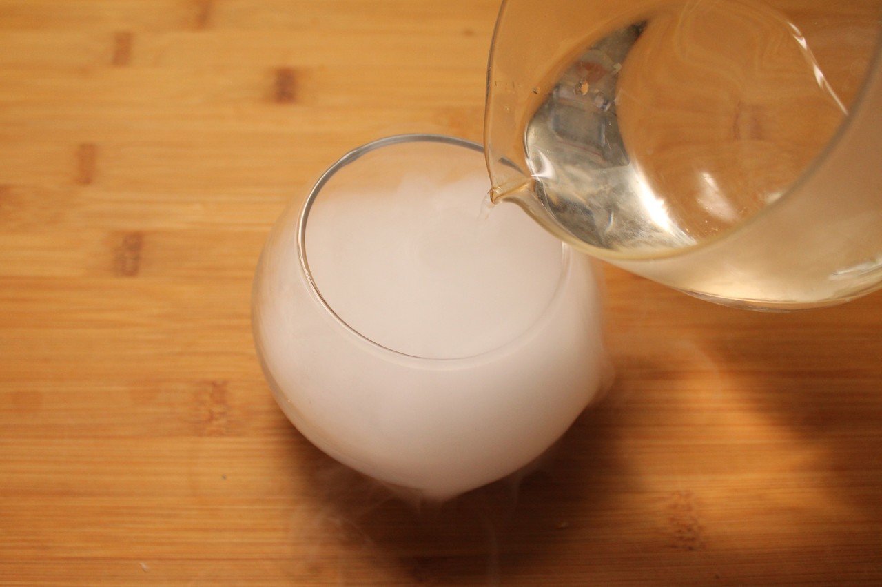 ドライアイスを使った香りの演出 樋口直哉 Travelingfoodlab Note ドライアイスを使った香りの演出 樋口直哉 Travelingfoodlab Note