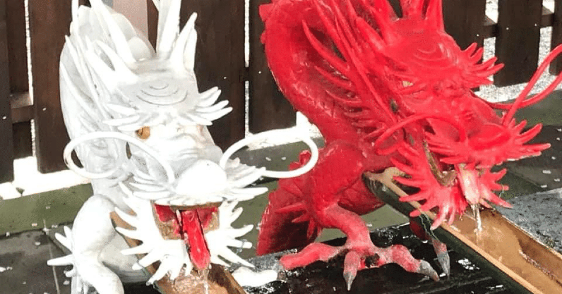 赤地に白い龍の掛軸 楽天市場】掛け軸【縁起画：龍虎霊峰三友図/H29D5