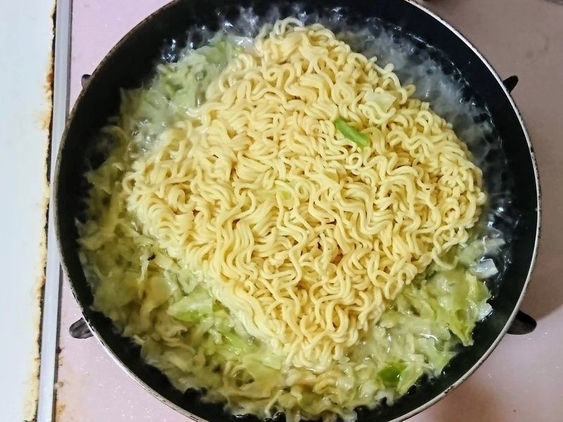 カップ焼きそばをフライパンで作ってみる 木村全開 Note