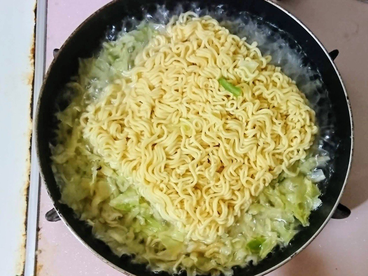 カップ焼きそばをフライパンで作ってみる 木村全開 Note
