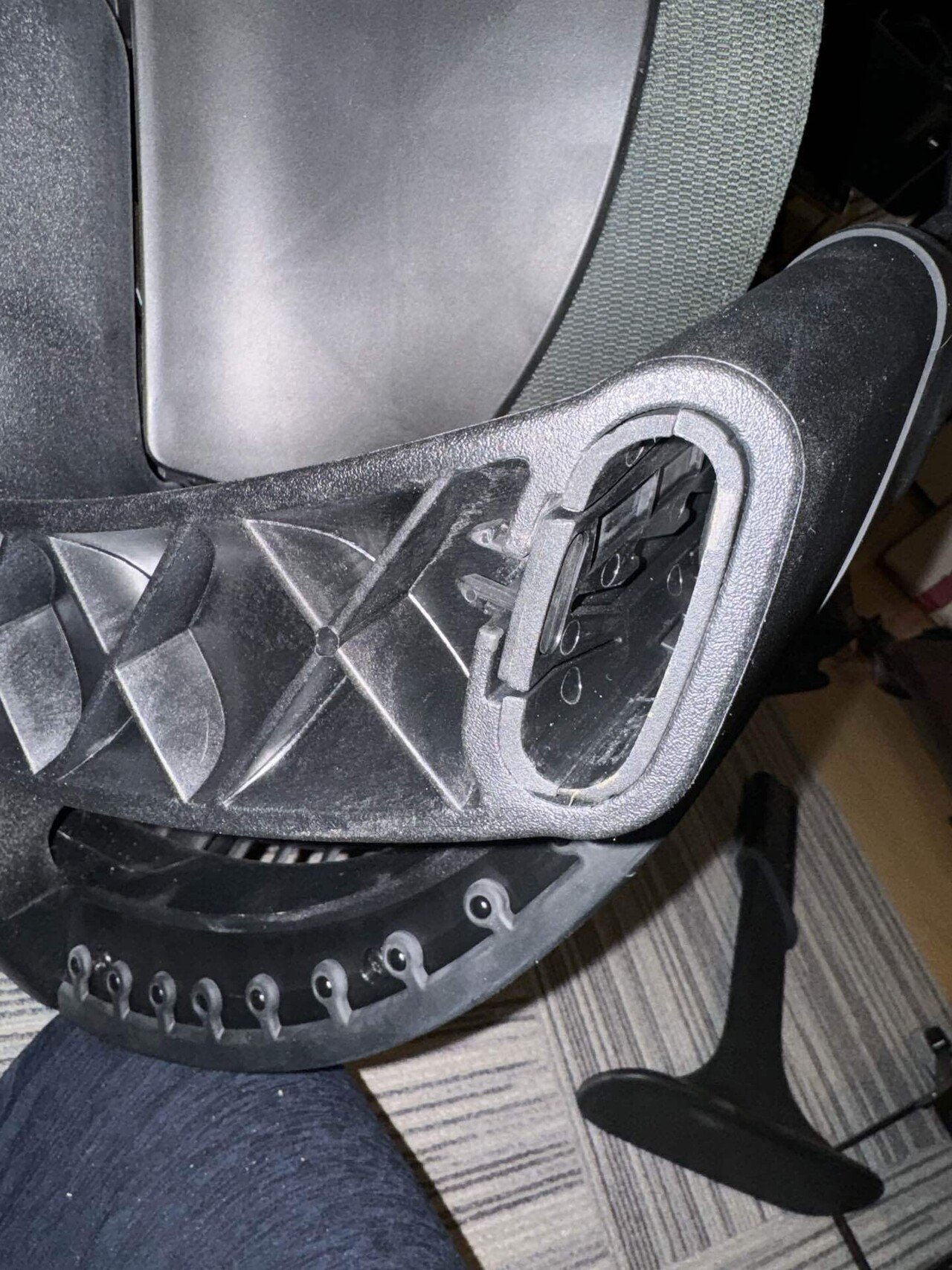 セイルチェアのアームレストを取り外したので再取り付けの時に悩まない