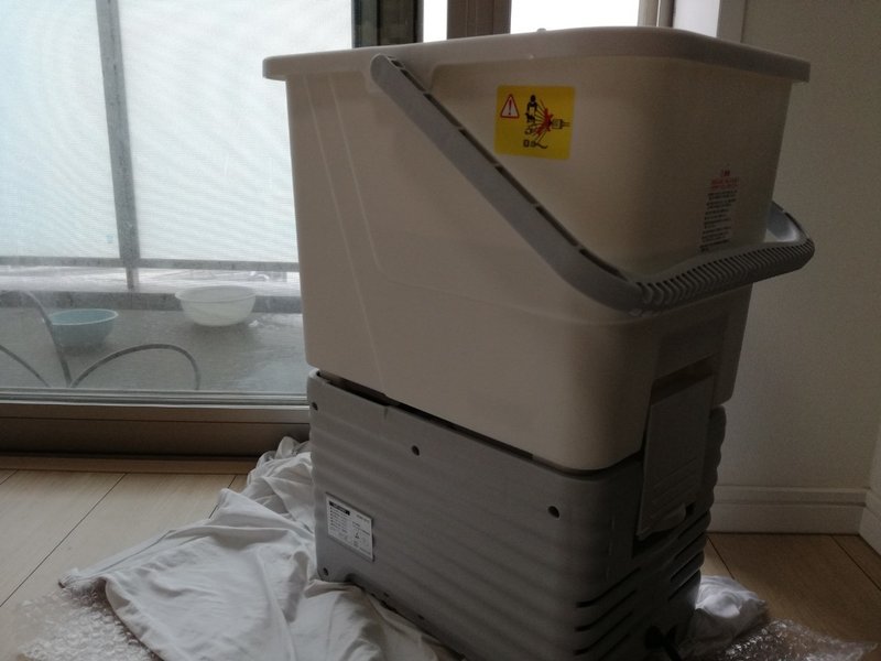 6年越しのベランダ掃除 高圧洗浄機の威力と音 タンク式高圧洗浄機を買ってみた 僕はただいま出張中 Sora Note 6年越しのベランダ掃除 高圧洗浄機の威力と音 タンク式高圧洗浄機を買ってみた 僕はただいま出張中 Sora Note