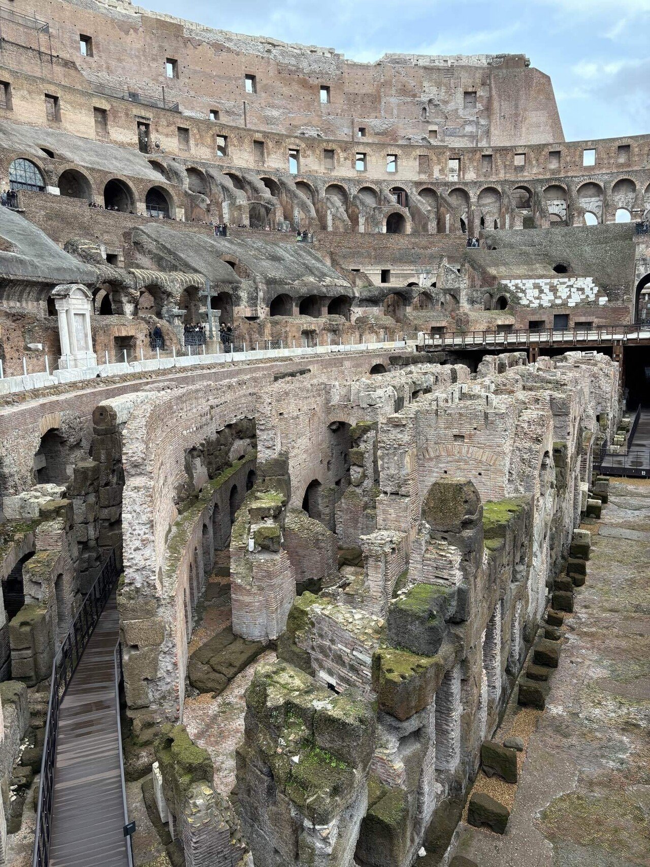 イタリア🇮🇹旅行】7日目①コロッセオ約2000年前の巨大建造物｜Lucydog