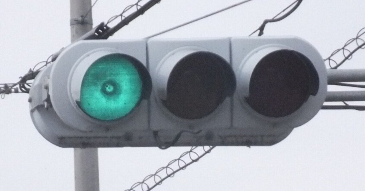 常陸大宮市下町「上町東」で撮影したオール信号電材厚型多眼レンズ