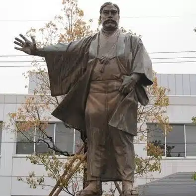 つちたに