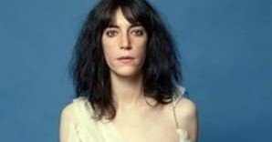 パンクの女王」と呼ばれたミュージシャン、パティ・スミス｜青木恵