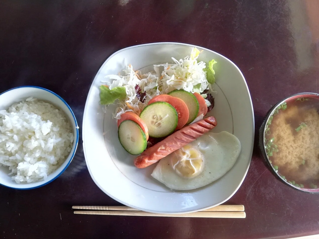 日本企業訪問 タンザニア人マギーさんの朝ごはん 大根の味噌汁 ソーセージの切り目に嬉しくて絶叫してしまい ごはん 3杯おかわり マギーさんは日本企業のメイドさん 過去の駐在員日本人奥様方仕込により今では敏 遠くの国のかわいい小物 タナツァ Note