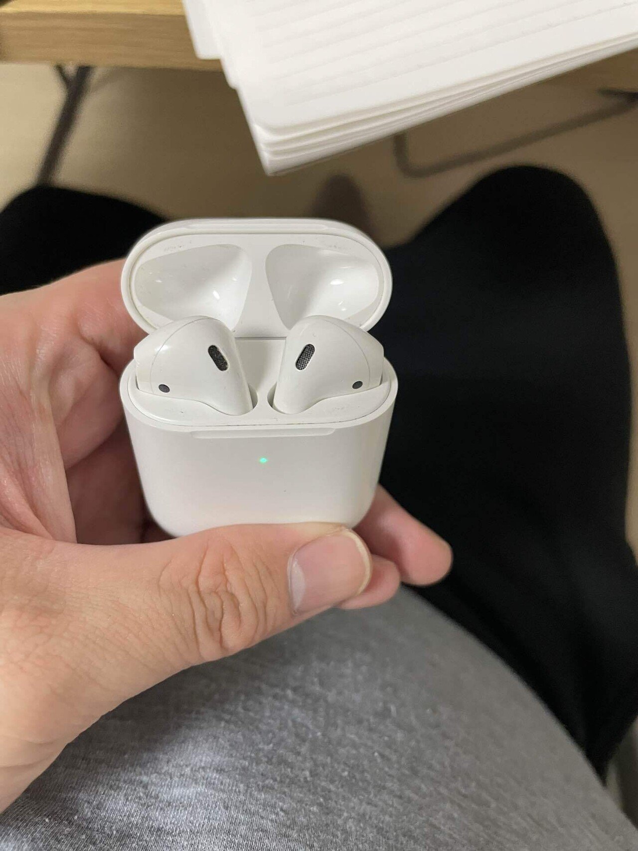 Apple - お値下げ！AirPods 第二世代　使用期間半年 a01.jpg