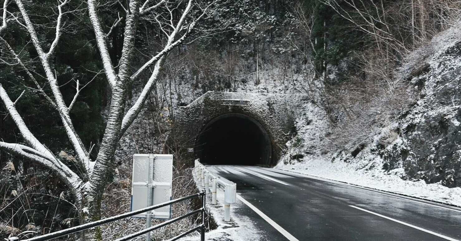 常夏の国の民、人生の初雪を堪能す｜SHIOとんび