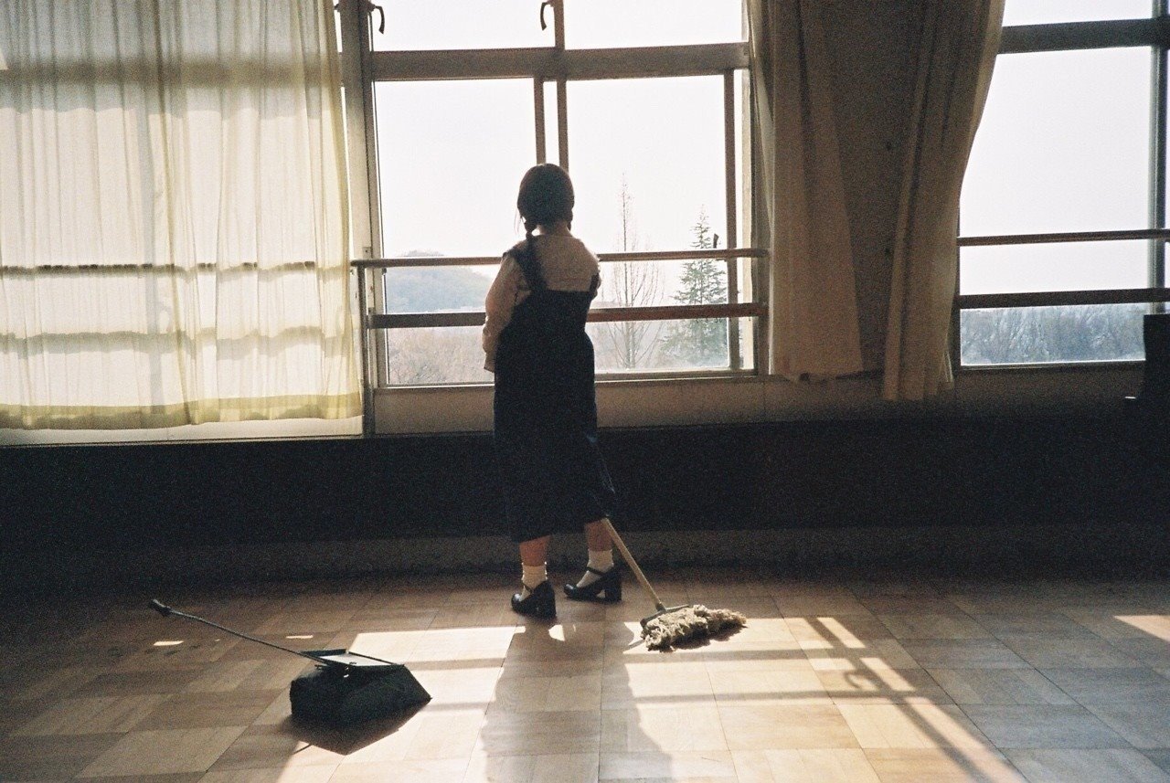 学校で掃除を教える国 日本 で 清掃業の私が思うこと みつばちまぁや Note