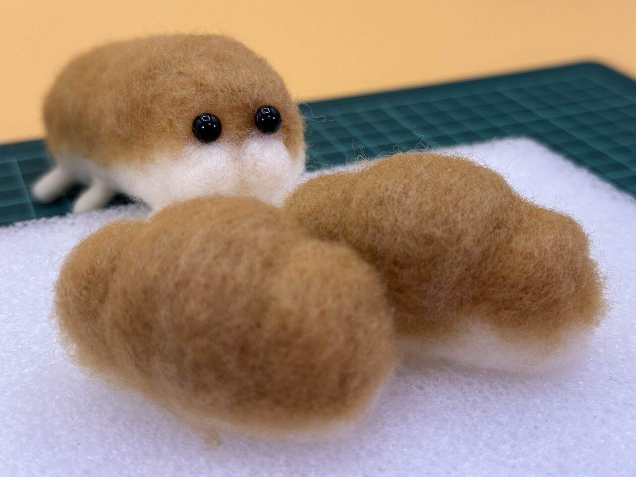 羊毛フェルトに挑戦！第8弾「ロールパンの妖精」その2 ～ふっくらさせ