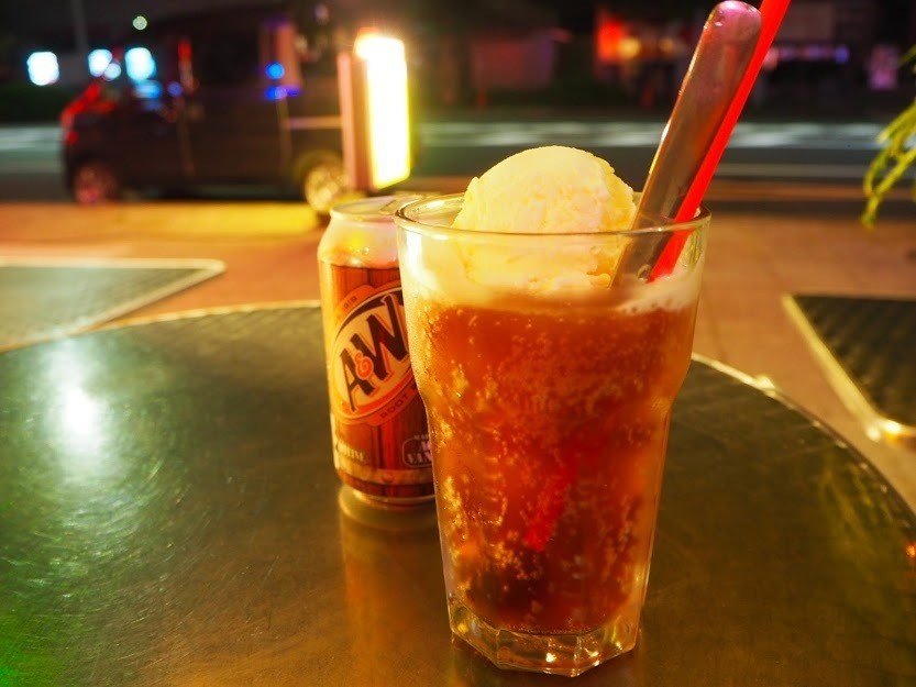 横浜 本牧散歩 ブギーカフェでルートビアフロート 初夏 はつか Note