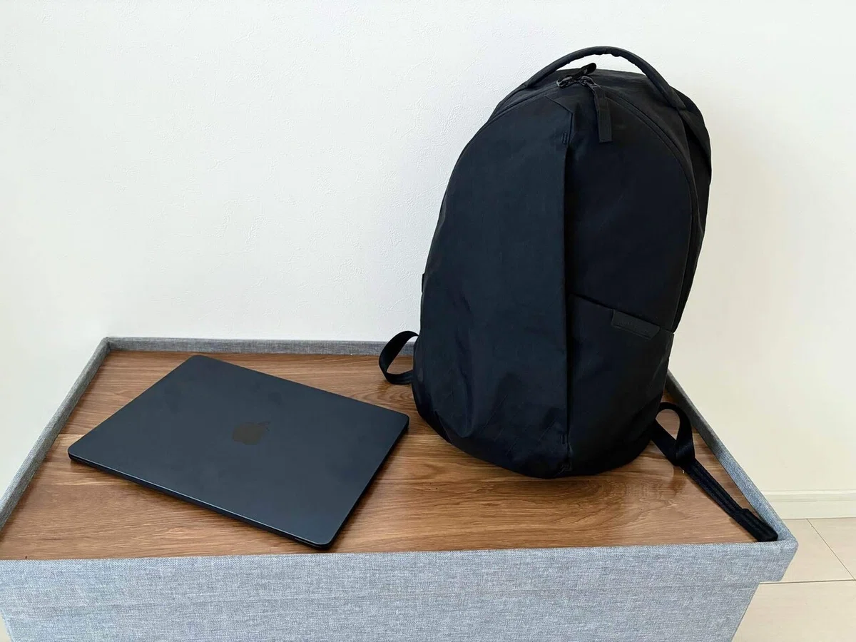 現代社会に合うミニマルなバックパック、ABLE CARRY Thirteen Daybag 