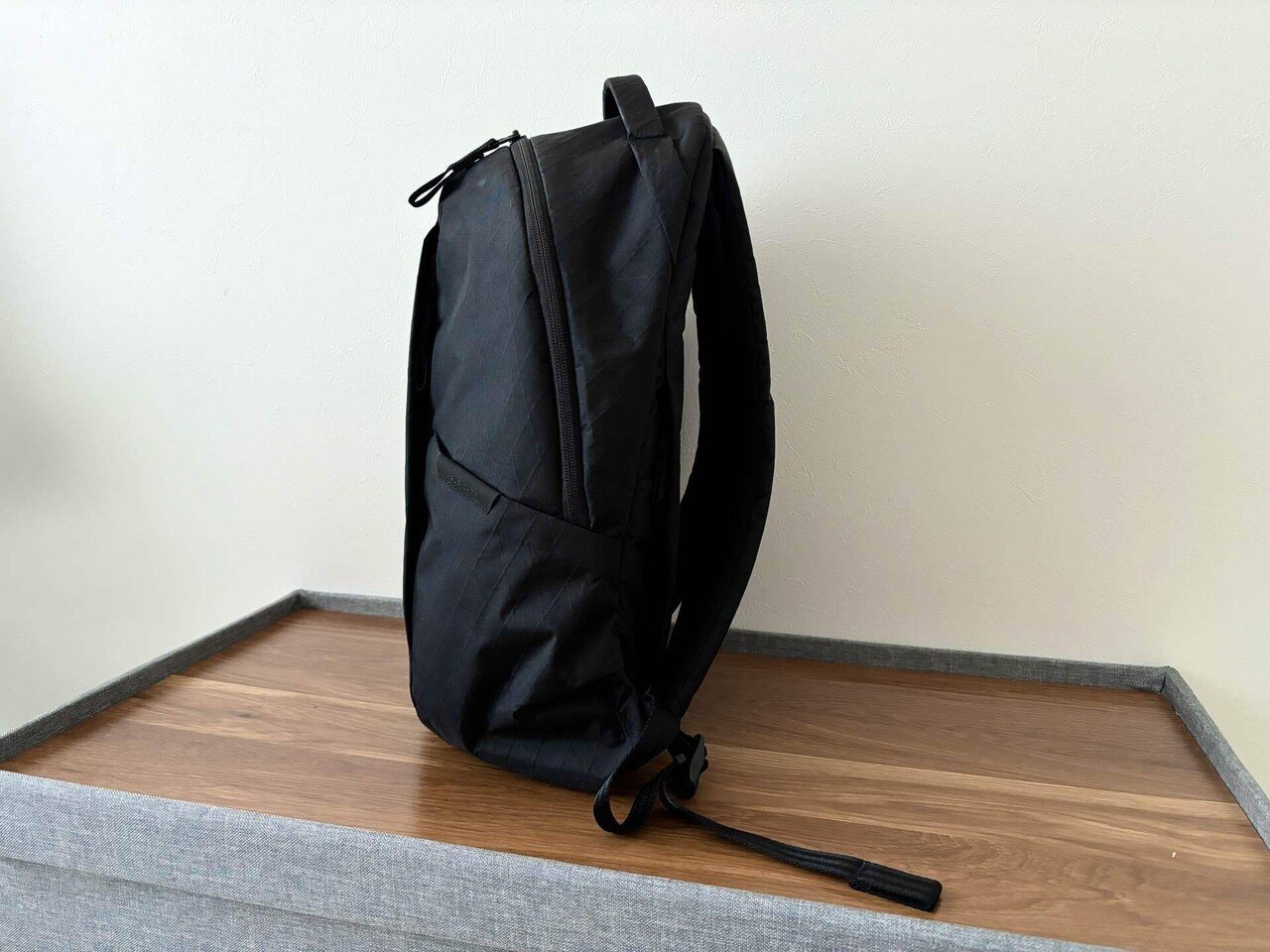現代社会に合うミニマルなバックパック、ABLE CARRY Thirteen 現代社会に合うミニマルなバックパック、ABLE CARRY Thirteen