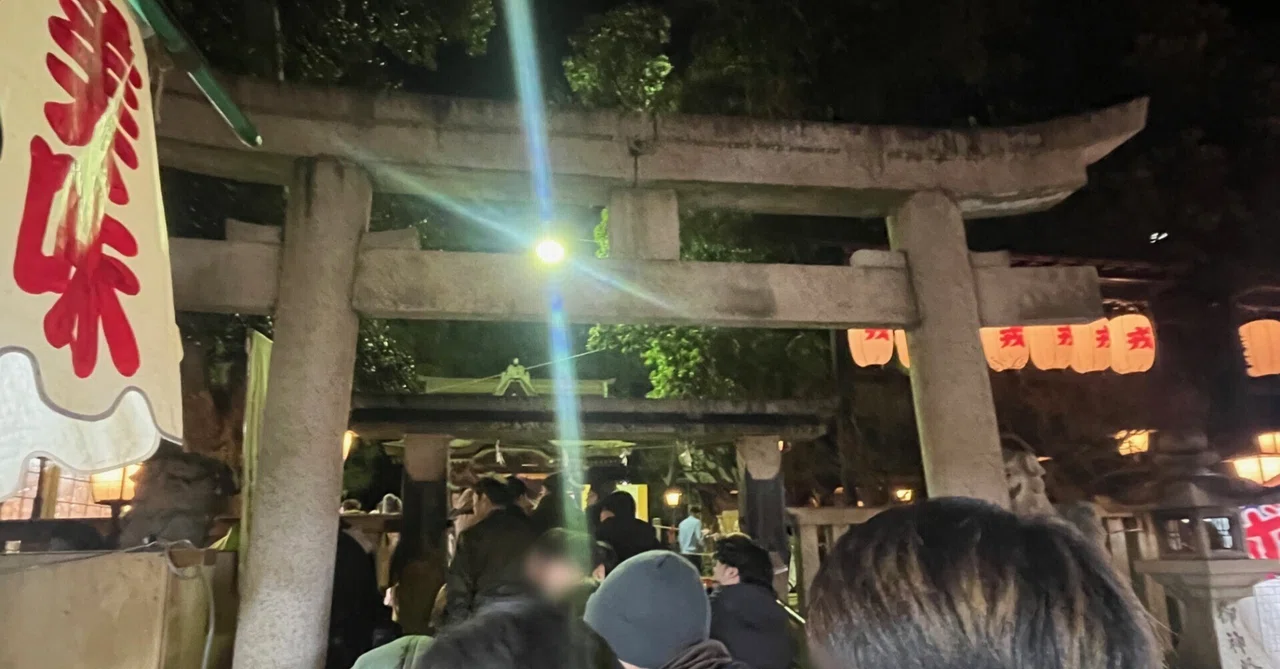 宵闇に広がる宮廷の饗宴に舞い、黒の縮緬に絵模様が広がる正絹のお着物 
