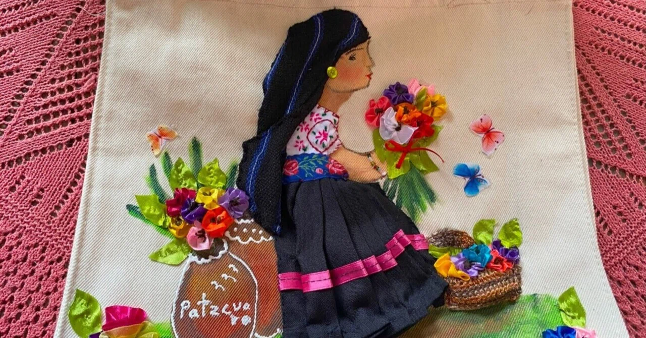 パッツクアロより、プレぺチャ伝統イラスト風ハンドメイド刺繍品