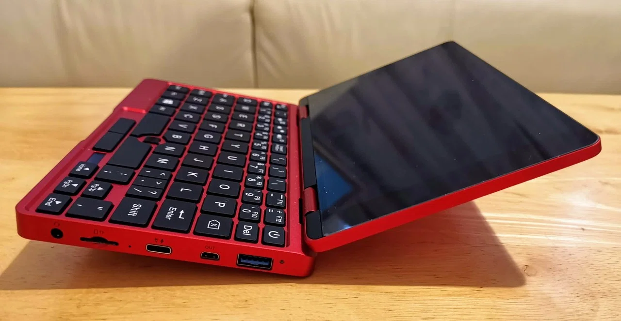 旅の相棒に最高！ コンパクトかつ驚異的に高性能な One-Netbook OneMix