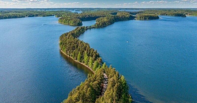 湖の一本道 プンカハリュ（フィンランド）１