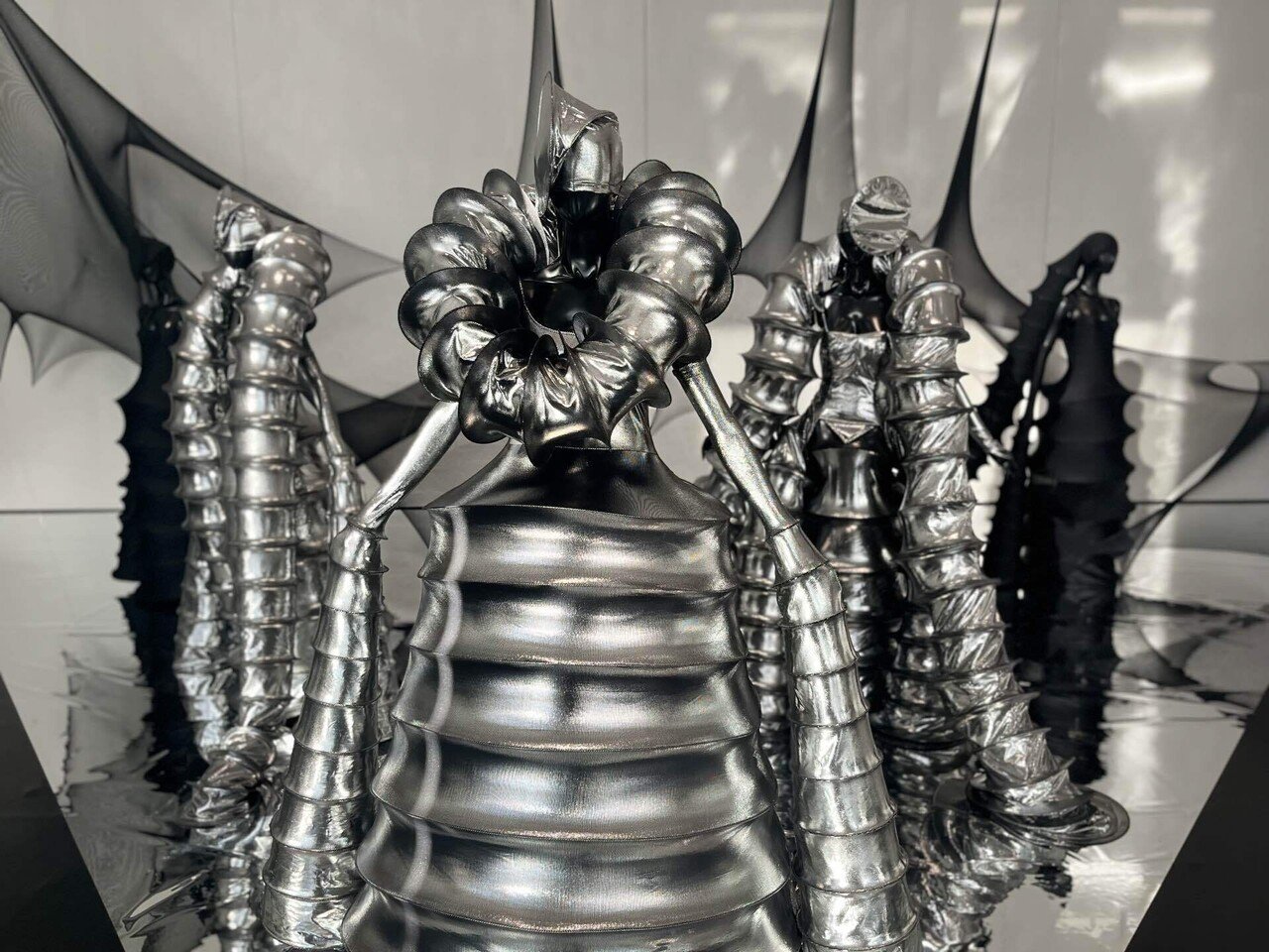 コシノジュンコ展｜あお