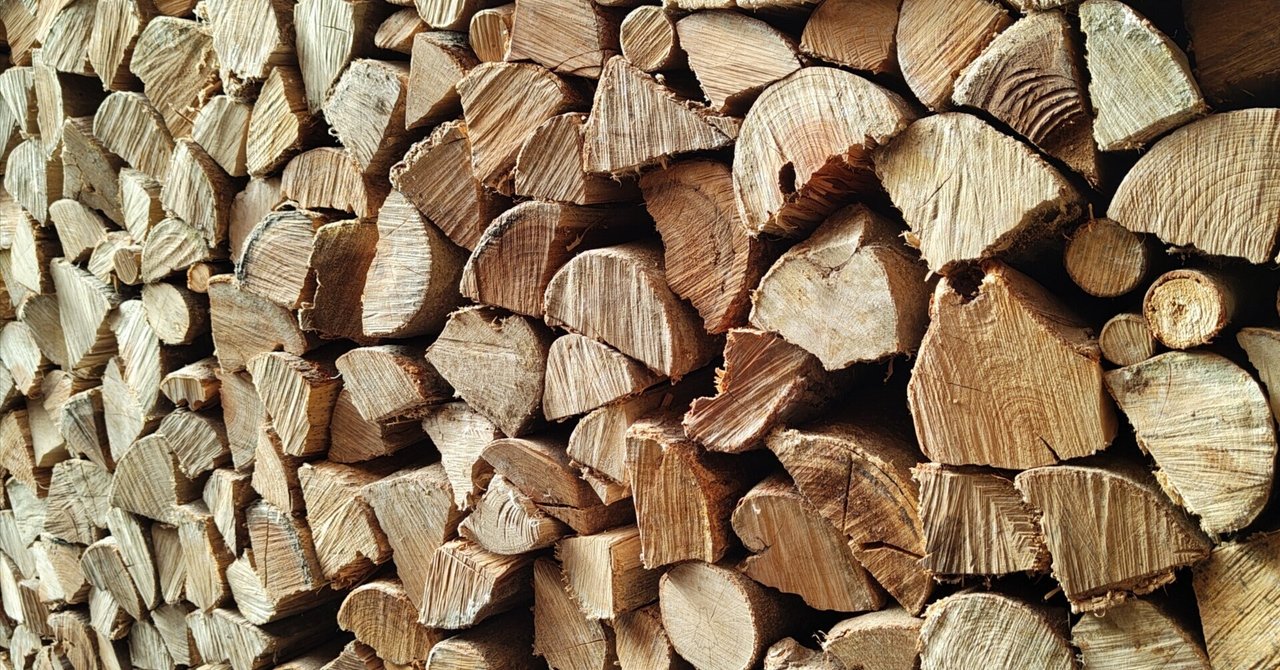 薪の保管、など 07_薪棚以外の薪の保管場所｜薪ストーブ_tomari木