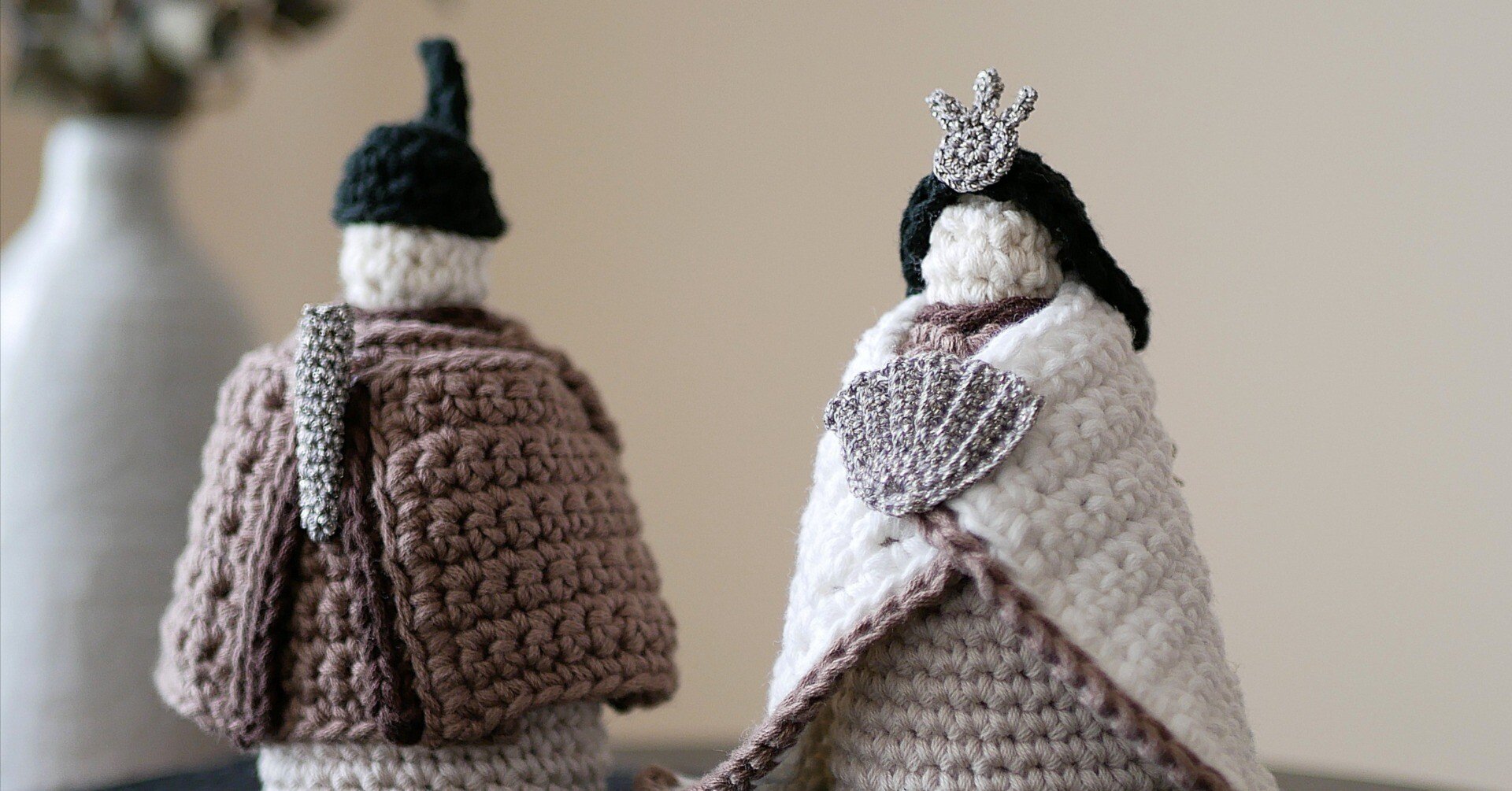 愛らしくてスタイリッシュな雛人形：コンパクトなサイズで省スペース