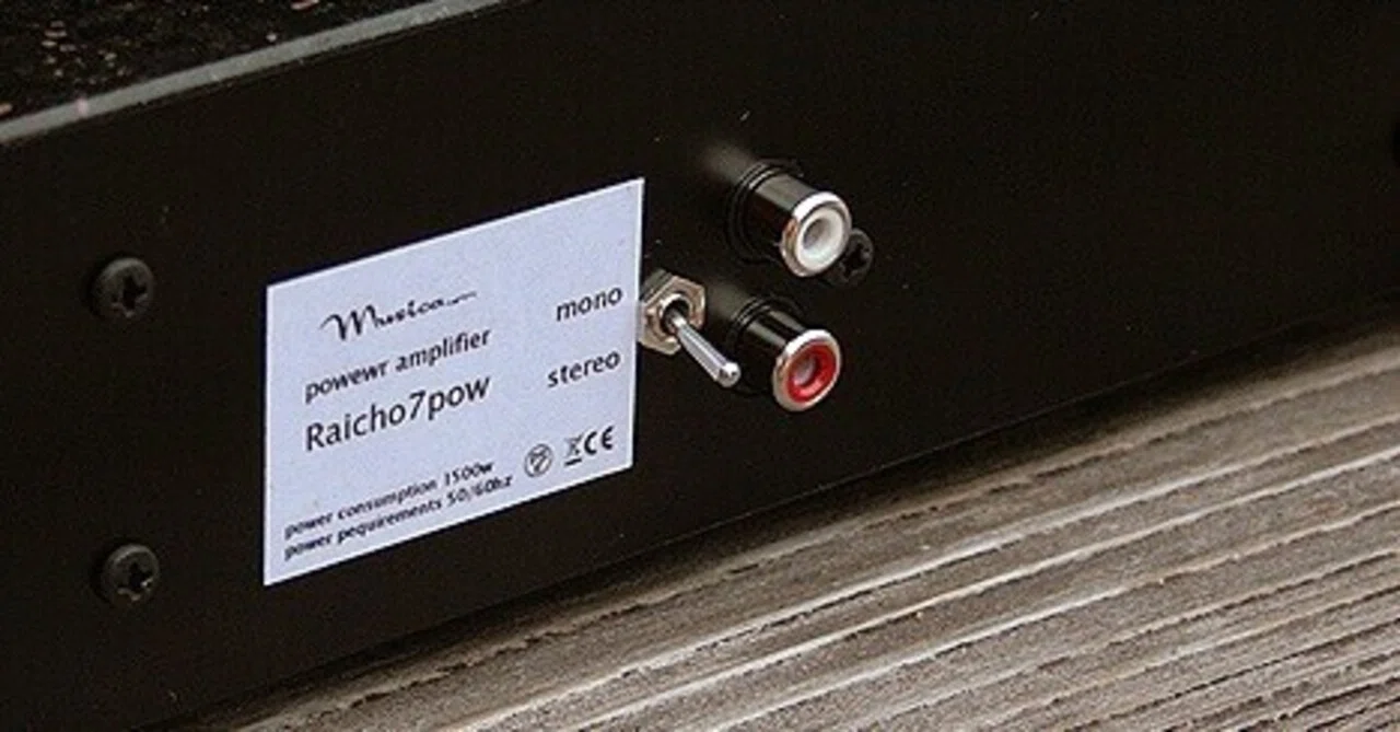 パワフル！！ BLAST（ブラスト）520W 4ｃｈアンプ！！ 日本ショップ パワフル！！ BLAST（ブラスト）520W 4chアンプ