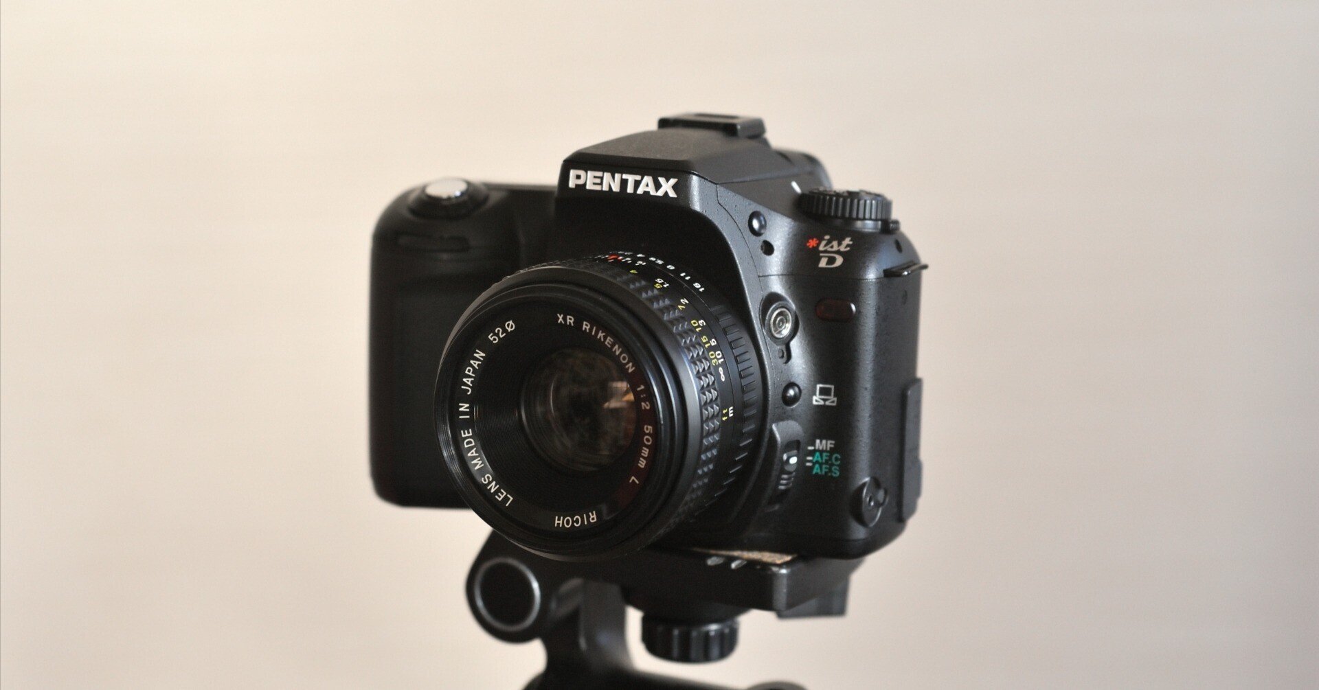 PENTAX *ist D。初代ペンタックスデジタル一眼レフの核心|Sven. PENTAX *ist D。初代ペンタックスデジタル一眼レフの核心|Sven.