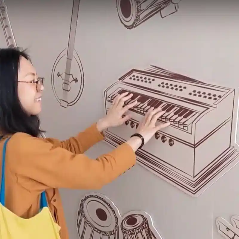 Om Mani Hiromi