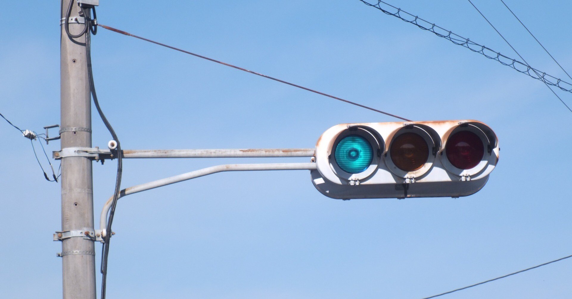 高崎-585】高崎市新町にある小糸S型格子レンズ250㎜・日信金属丸形群馬