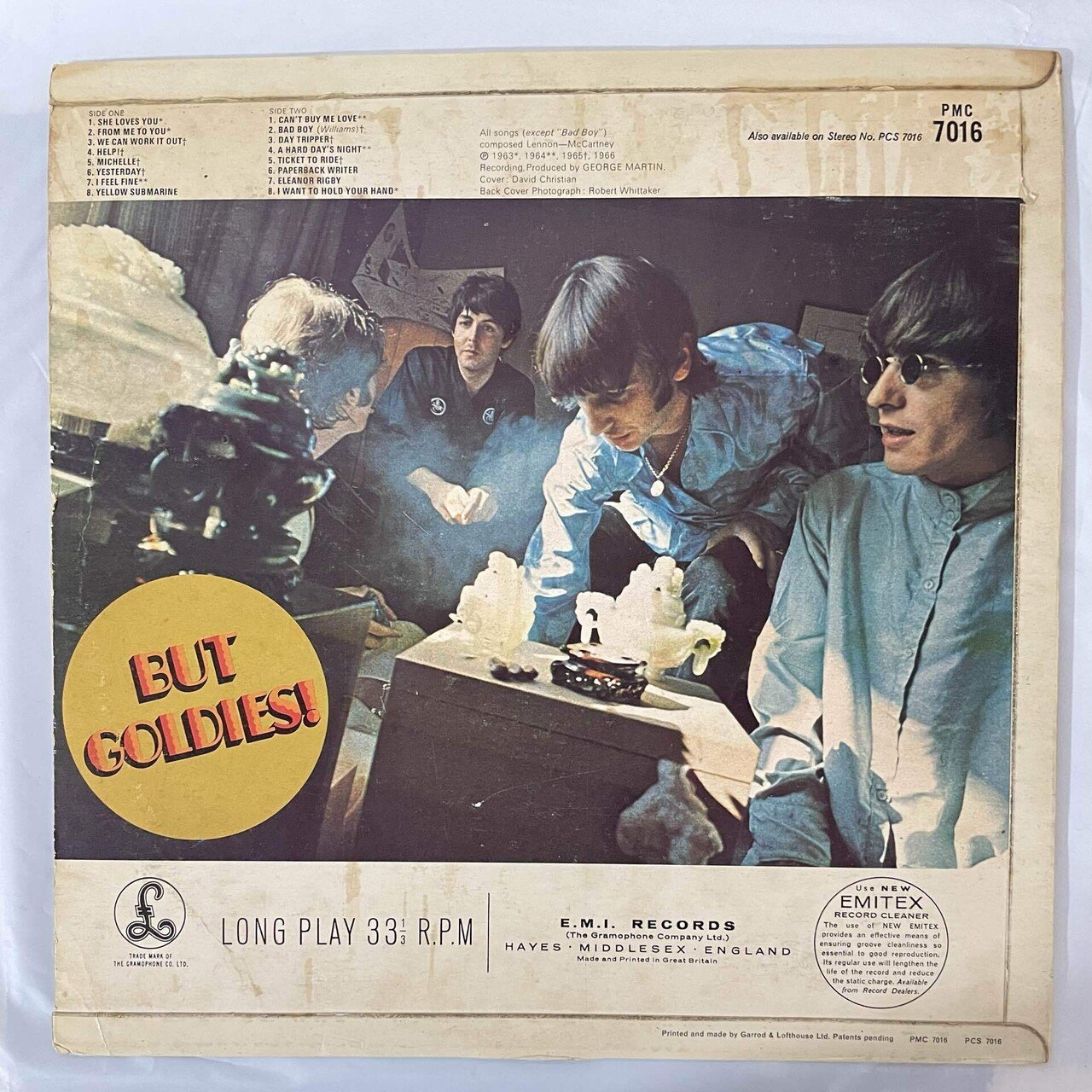 写真が変?! A Collection of Beatles Oldies - THE BEATLES