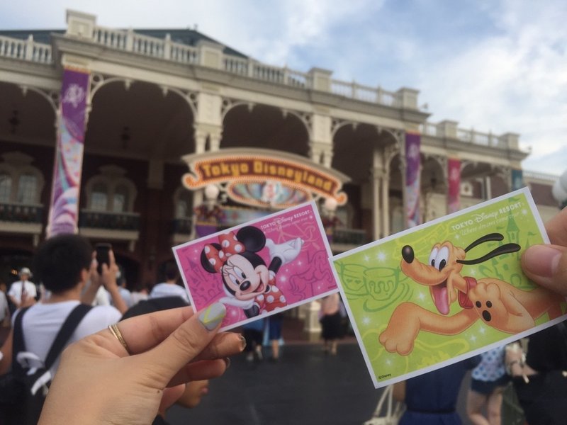 子連れディズニーの歩きかた ランド編 みやけ ミーキャリ受付の人 Note