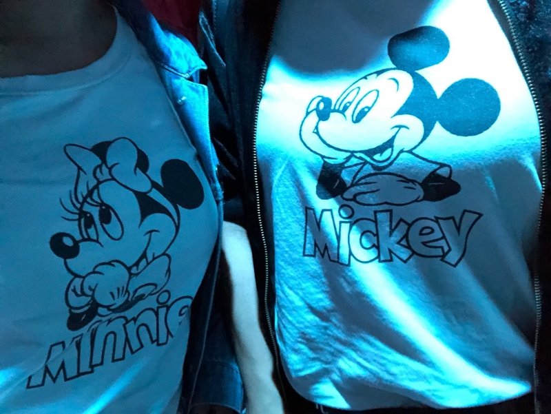 子連れディズニーの歩きかた ランド編 みやけ ミーキャリ受付の人 Note