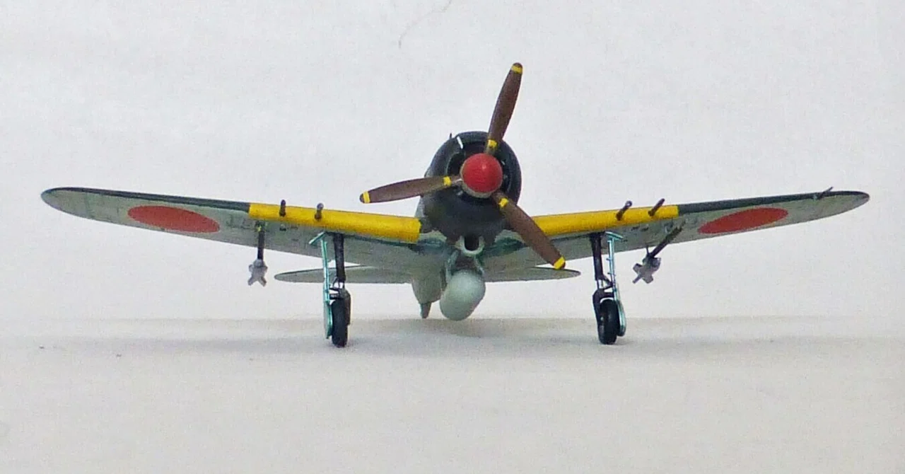 ACADEMY A6M5c Zero Fighter Type 52c (2)｜相反則不軌