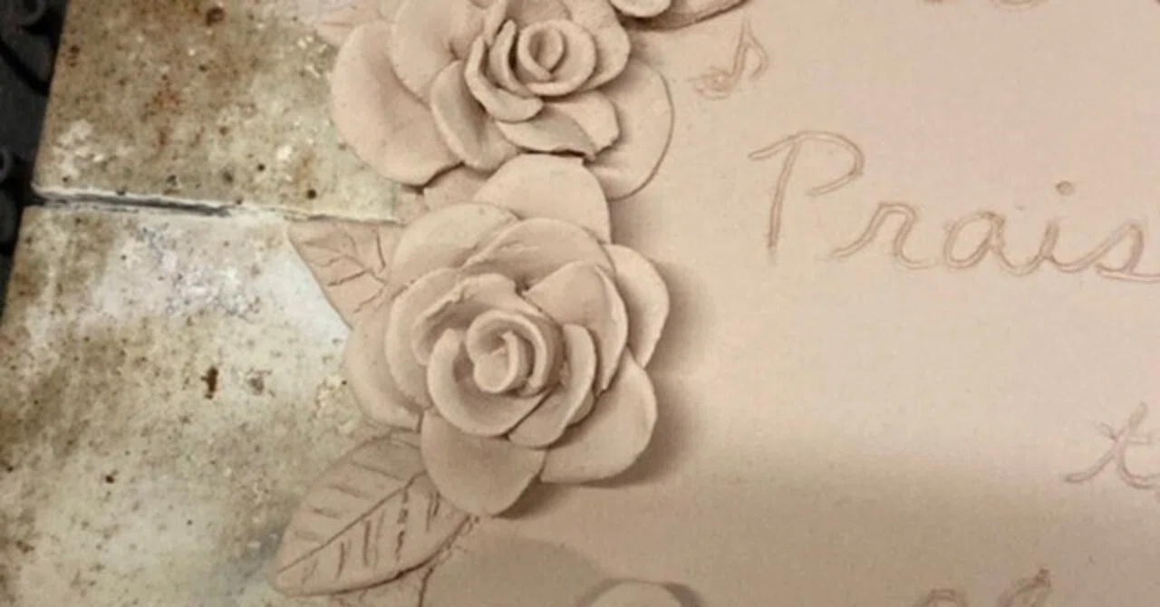 バラのウェルカムボード書きます！！ プロポーズの赤バラの花束をウェルカムボードに!