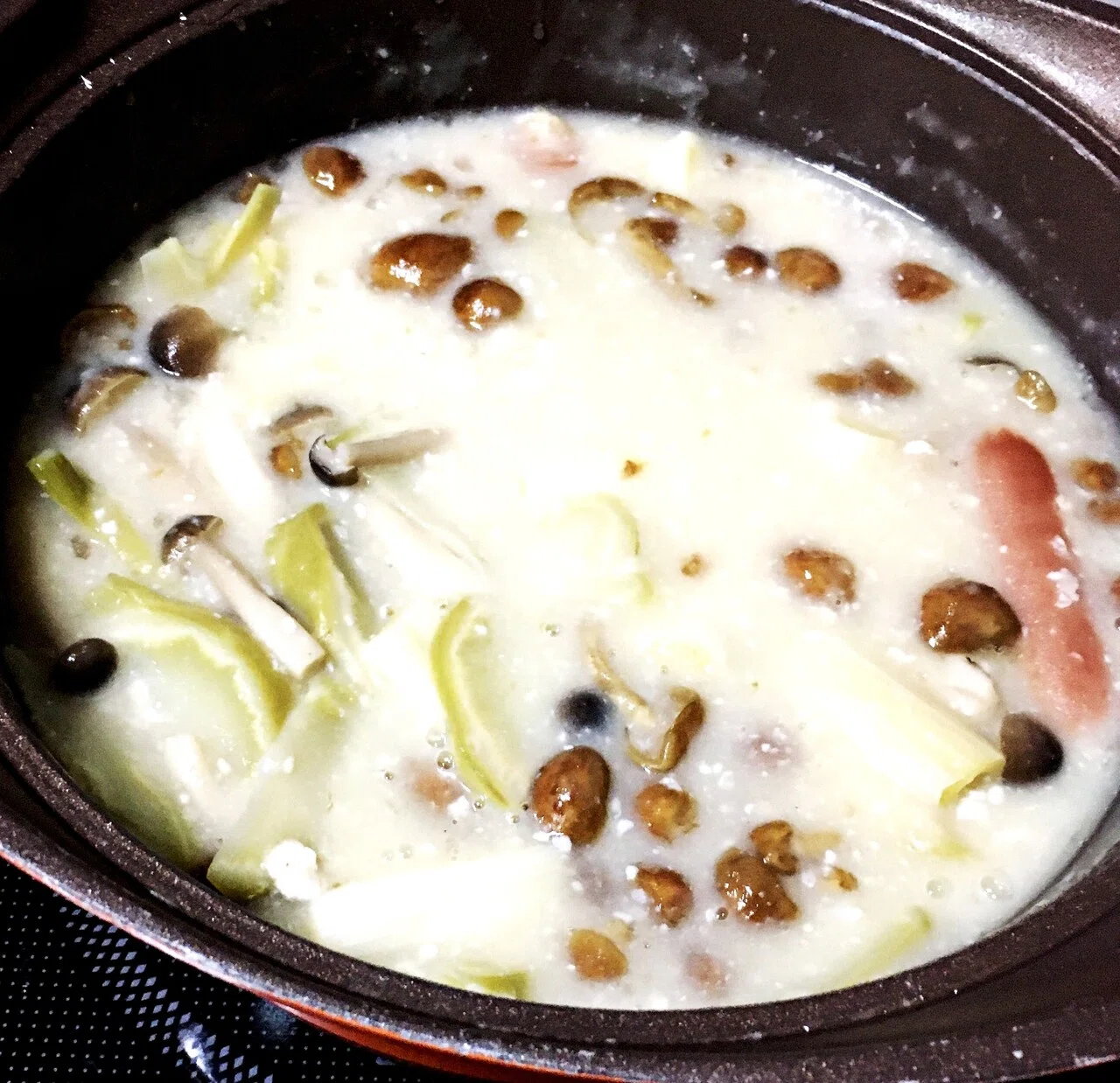 なんか残飯のゲロにしか見えませんが、一応、和風シチューです。食後だったので舐めただけですが、味は悪くなかったような気がします。 しかし、量が ...